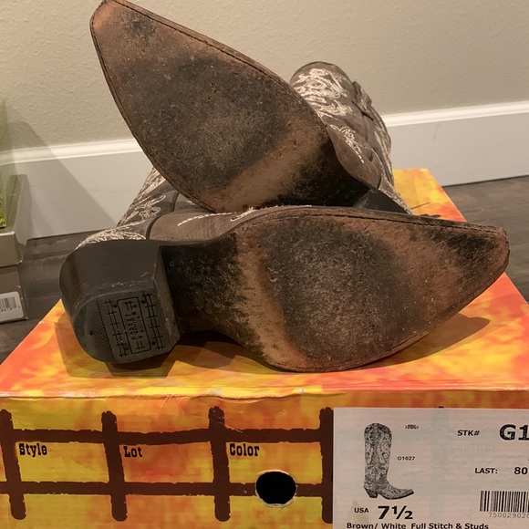 Corral, distressed brown Embroidery/Studs cowboy boots. Special Edition - Picture 8 of 8